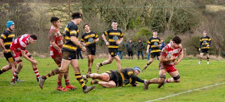 Emlyn grab a good try. Picture William John